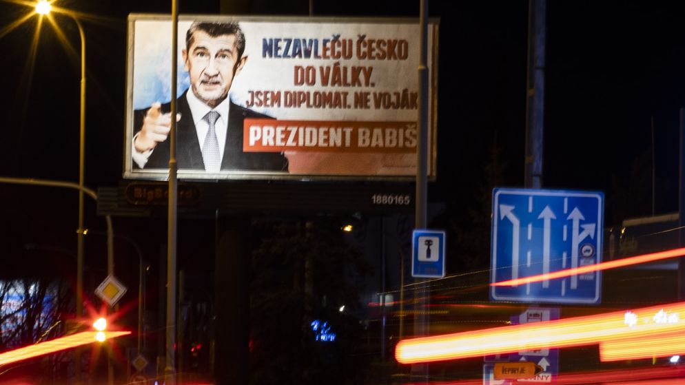 Babišovy „válečné“ billboardy firma nestáhne. Zákon podle ní neporušují